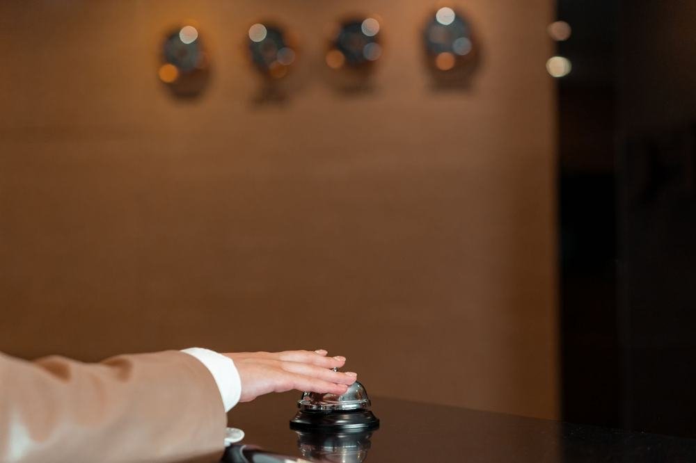 Sino de concierge em hotel de luxo