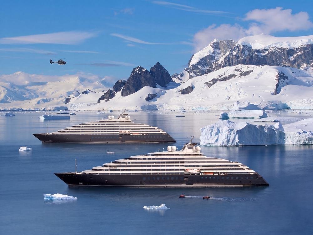 Navio de expedição premium entre geleiras