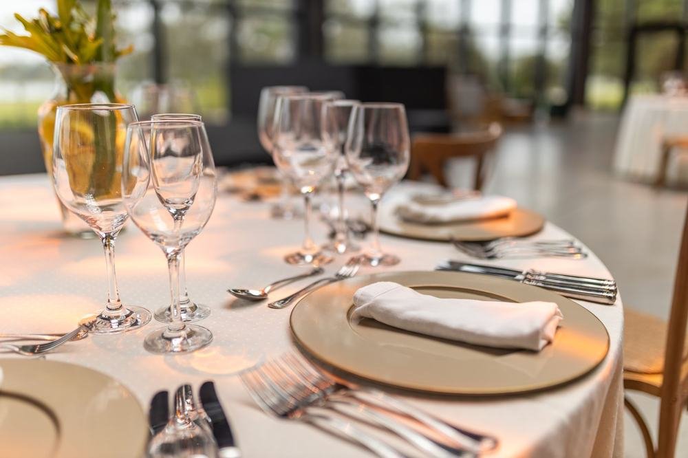 Mesa posta para jantar exclusivo